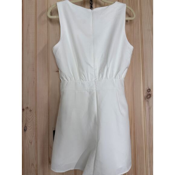 NWT Lulus Rooftop Bar White Sleeveless Faux-Wrap Belted Skort Romper Chic Size M - Picture 6 of 9